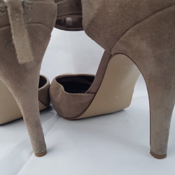 Beige/ Tan Suede- BCBG heels- size 9M - Picture 3 of 4